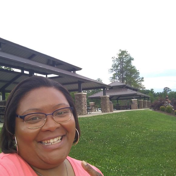 Meet your Posher, Jessica - Picture 1 of 1